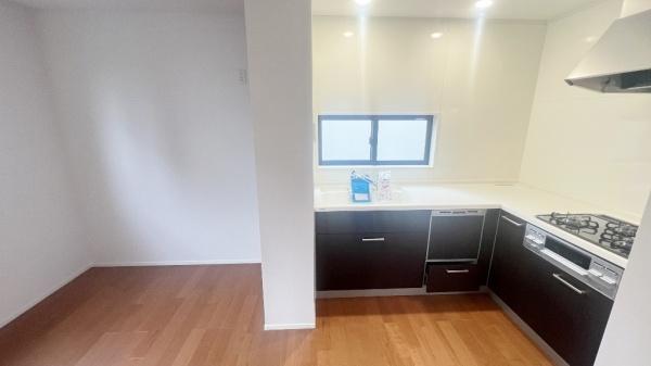 �_�ސ쌧���s�{�O��L�n4���ڂ̐V�z��ˌ��ẴL�b�`��