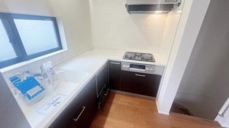 �_�ސ쌧���s�{�O��L�n4���ڂ̐V�z��ˌ��ẴL�b�`��