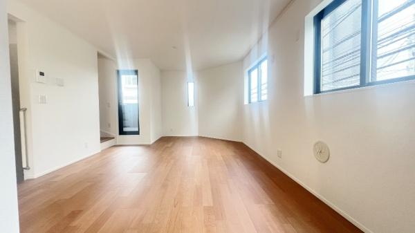 �_�ސ쌧���s�{�O��L�n4���ڂ̐V�z��ˌ��Ẵ��r���O