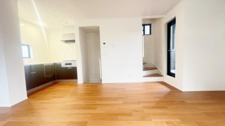 �_�ސ쌧���s�{�O��L�n4���ڂ̐V�z��ˌ��Ẵ��r���O