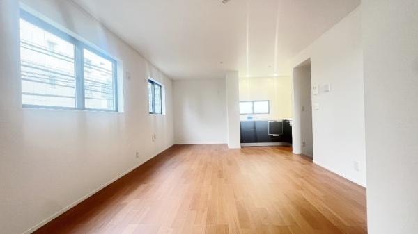 �_�ސ쌧���s�{�O��L�n4���ڂ̐V�z��ˌ��Ẵ��r���O