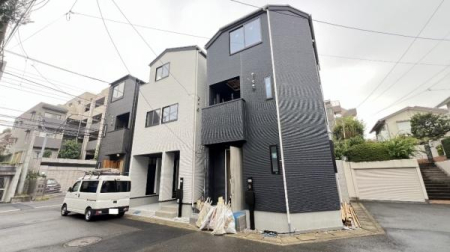 �_�ސ쌧���s�{�O��L�n4���ڂ̐V�z��ˌ��Ă̂��̑����n