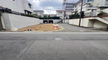 �_�ސ쌧���s�{�O��L�n4���ڂ̐V�z��ˌ��Ă̂��̑����n