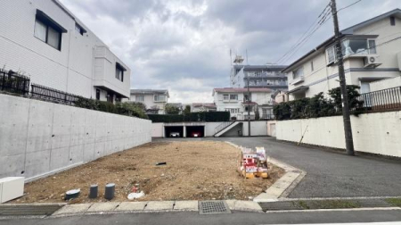 �_�ސ쌧���s�{�O��L�n4���ڂ̐V�z��ˌ��Ă̂��̑����n