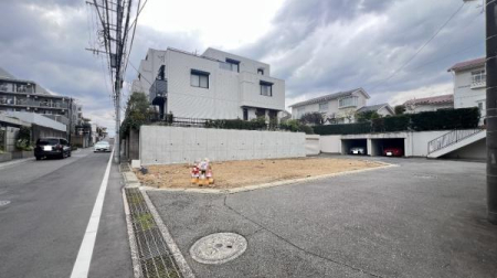 �_�ސ쌧���s�{�O��L�n4���ڂ̐V�z��ˌ��Ă̂��̑����n