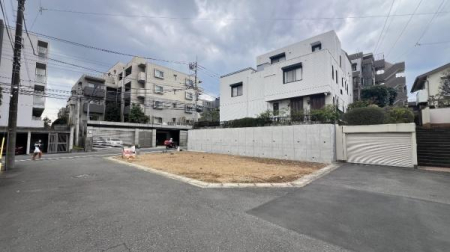 �_�ސ쌧���s�{�O��L�n4���ڂ̐V�z��ˌ��Ă̂��̑����n