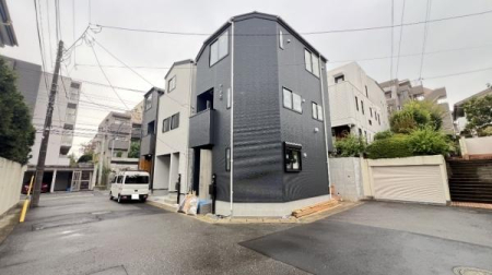 �_�ސ쌧���s�{�O��L�n4���ڂ̐V�z��ˌ��Ă̑O�ʓ��H�܂ތ��n�ʐ^