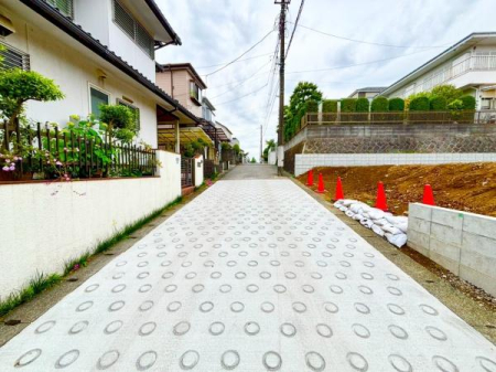 �_�ސ쌧���l�s����㔒��3���ڂ̓y�n�̑O�ʓ��H�܂ތ��n�ʐ^