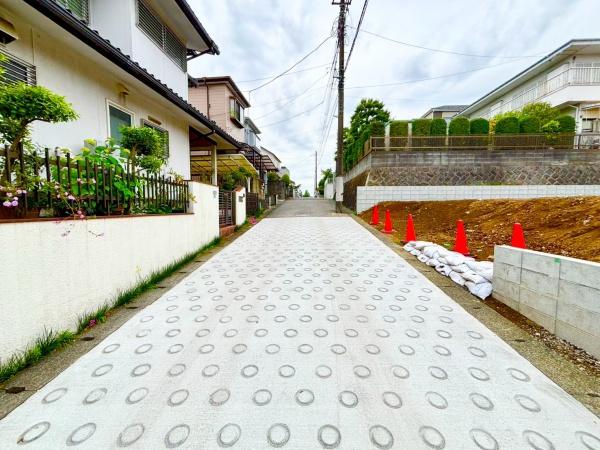 �_�ސ쌧���l�s����㔒��3���ڂ̓y�n�̑O�ʓ��H�܂ތ��n�ʐ^