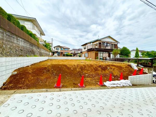 �_�ސ쌧���l�s����㔒��3���ڂ̓y�n�̑O�ʓ��H�܂ތ��n�ʐ^