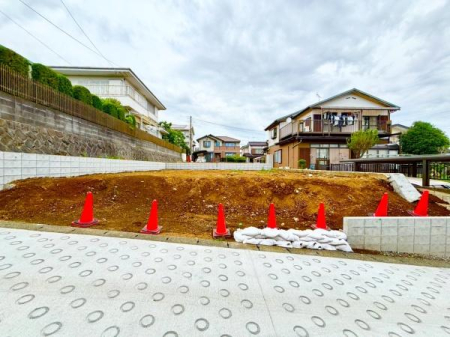 �_�ސ쌧���l�s����㔒��3���ڂ̓y�n�̑O�ʓ��H�܂ތ��n�ʐ^