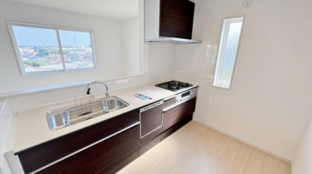 �_�ސ쌧���l�s�ߌ����̋{2���ڂ̐V�z��ˌ��ẴL�b�`��