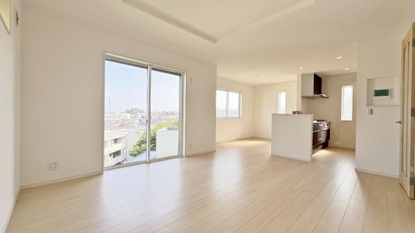 �_�ސ쌧���l�s�ߌ����̋{2���ڂ̐V�z��ˌ��Ẵ��r���O