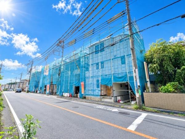 �_�ސ쌧���s�����扤�T����7���ڂ̐V�z��ˌ��Ă̑O�ʓ��H�܂ތ��n�ʐ^