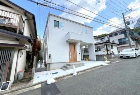 �_�ސ쌧���l�s���x�m����1���ڂ̒��È�ˌ��Ă̑O�ʓ��H�܂ތ��n�ʐ^