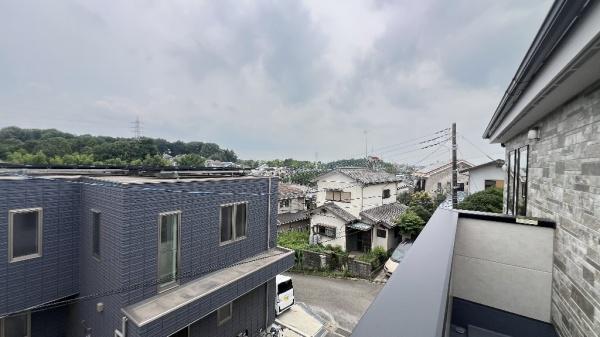 �_�ސ쌧���l�s����O���c���̐V�z��ˌ��Ă̏Z�˂���̒��]�ʐ^