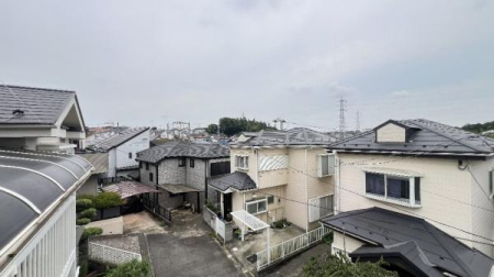 �_�ސ쌧���l�s����O���c���̐V�z��ˌ��Ă̏Z�˂���̒��]�ʐ^