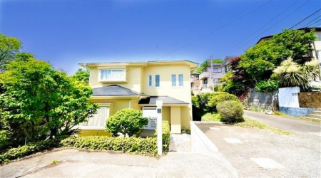 �_�ސ쌧���l�s���Z�c��1���ڂ̒��È�ˌ��Ă̑O�ʓ��H�܂ތ��n�ʐ^