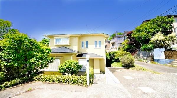 �_�ސ쌧���l�s���Z�c��1���ڂ̒��È�ˌ��Ă̑O�ʓ��H�܂ތ��n�ʐ^