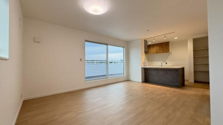 �_�ސ쌧���l�s������{���̐V�z��ˌ��Ẵ��r���O