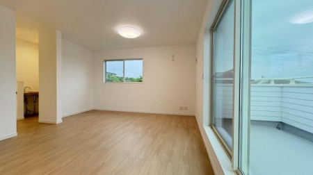 �_�ސ쌧���l�s������{���̐V�z��ˌ��Ẵ��r���O