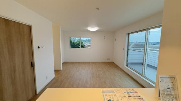 �_�ސ쌧���l�s������{���̐V�z��ˌ��Ẵ��r���O