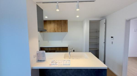 �_�ސ쌧���l�s������{���̐V�z��ˌ��ẴL�b�`��