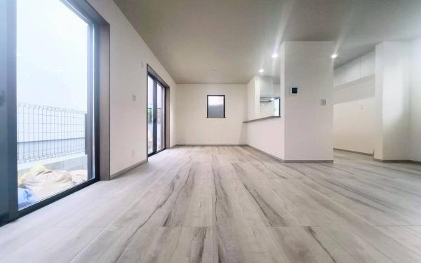 �_�ސ쌧���l�s�ߌ��扺���g6���ڂ̐V�z��ˌ��Ẵ��r���O