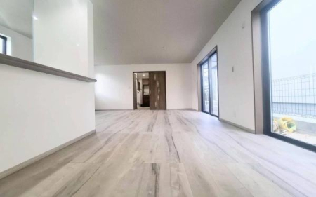 �_�ސ쌧���l�s�ߌ��扺���g6���ڂ̐V�z��ˌ��Ẵ��r���O