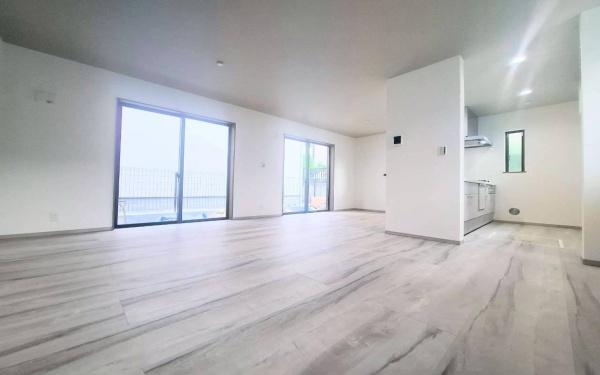 �_�ސ쌧���l�s�ߌ��扺���g6���ڂ̐V�z��ˌ��Ẵ��r���O