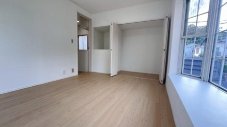 �_�ސ쌧���l�s����捂�M��2���ڂ̒��È�ˌ��Ă̎q������