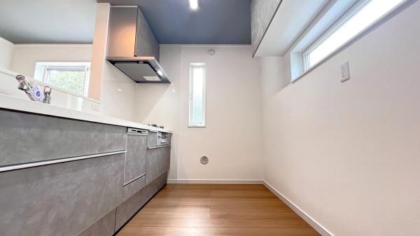 �_�ސ쌧���q�s����3���ڂ̐V�z��ˌ��ẴL�b�`��