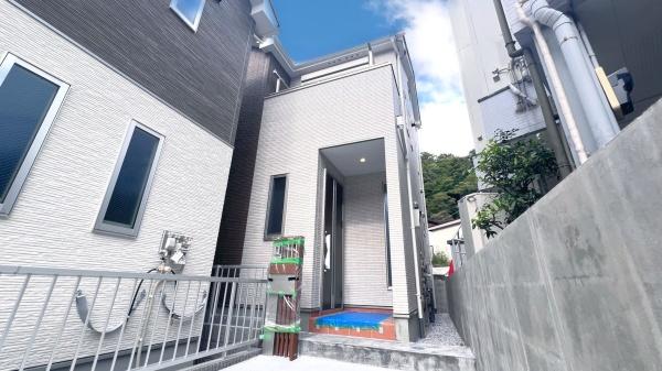 �_�ސ쌧���q�s����3���ڂ̐V�z��ˌ��Ă̑O�ʓ��H�܂ތ��n�ʐ^