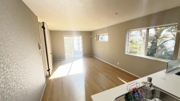 �_�ސ쌧���l�s�ߌ��擌��������̐V�z��ˌ��Ẵ��r���O