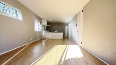 �_�ސ쌧���l�s�ߌ��擌��������̐V�z��ˌ��Ẵ��r���O