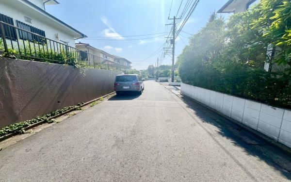 �_�ސ쌧���q�s���̒��È�ˌ��Ă̑O�ʓ��H�܂ތ��n�ʐ^