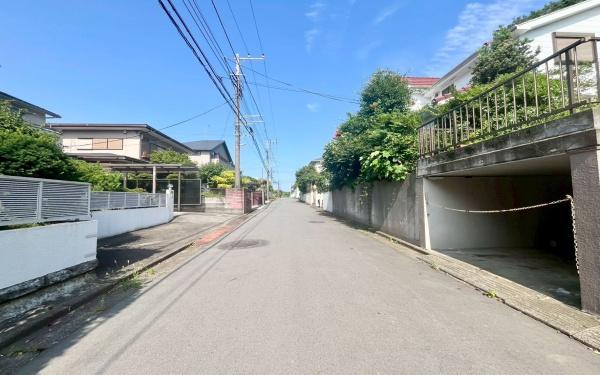 �_�ސ쌧���q�s���̒��È�ˌ��Ă̑O�ʓ��H�܂ތ��n�ʐ^