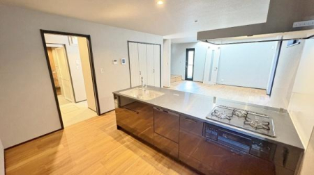 �_�ސ쌧���l�s�΋掛�R���̐V�z��ˌ��ẴL�b�`��