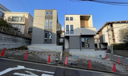 �_�ސ쌧���l�s�����x����1���ڂ̐V�z��ˌ��Ă̑O�ʓ��H�܂ތ��n�ʐ^