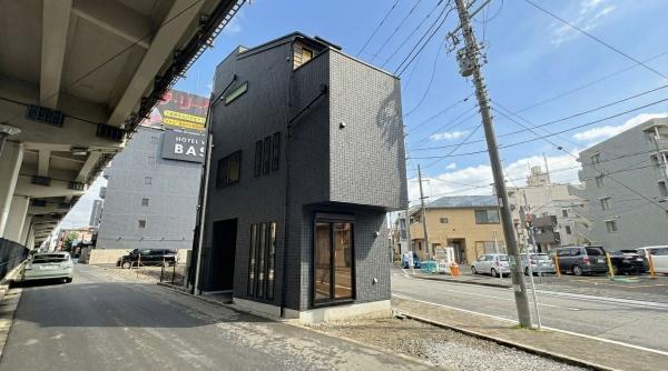 �_�ސ쌧���l�s�ߌ��揬�쒬�̐V�z��ˌ��Ă̑O�ʓ��H�܂ތ��n�ʐ^