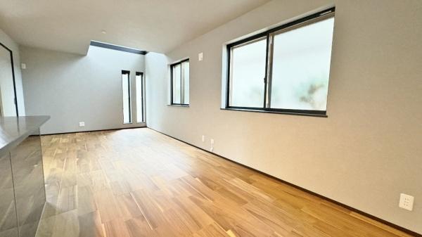 �_�ސ쌧���l�s�ߌ���1���ڂ̐V�z��ˌ��Ẵ��r���O