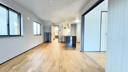 �_�ސ쌧���l�s�ߌ���1���ڂ̐V�z��ˌ��Ẵ��r���O