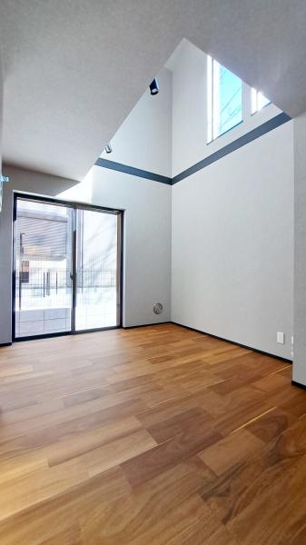 �_�ސ쌧���l�s�ߌ���1���ڂ̐V�z��ˌ��Ẵ��r���O