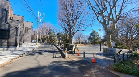 �_�ސ쌧���l�s�ߌ���1���ڂ̐V�z��ˌ��Ă̑O�ʓ��H�܂ތ��n�ʐ^