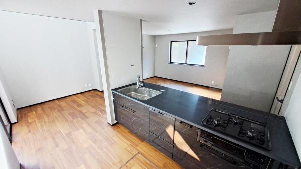 �_�ސ쌧���l�s�ߌ���1���ڂ̐V�z��ˌ��Ẵ��r���O