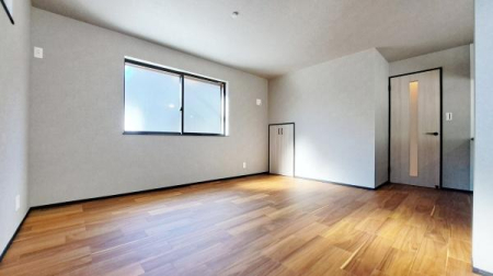 �_�ސ쌧���l�s�ߌ���1���ڂ̐V�z��ˌ��Ẵ��r���O