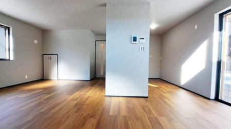 �_�ސ쌧���l�s�ߌ���1���ڂ̐V�z��ˌ��Ẵ��r���O