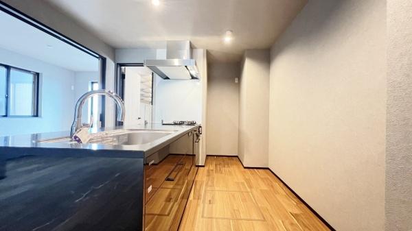 �_�ސ쌧���l�s�ߌ���1���ڂ̐V�z��ˌ��ẴL�b�`��