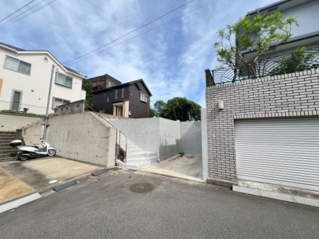 �_�ސ쌧���l�s���Z�c��4���ڂ̓y�n�̑O�ʓ��H�܂ތ��n�ʐ^