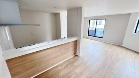 �_�ސ쌧���l�s�ߌ���4���ڂ̐V�z��ˌ��Ẵ��r���O